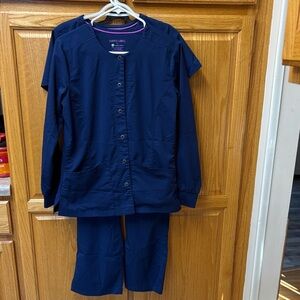 Healing Hands ladies 3 piece scrub set size small excellent condition